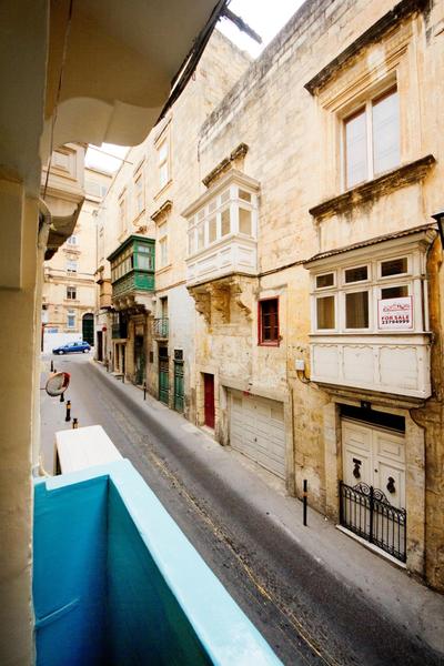 Dormitory shared hostel by Vallettastay
