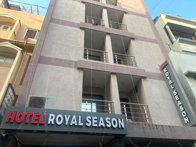 Hotel O Royal Season