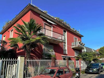 RED HOUSE - BEAUTIFUL APARTMENT - METRO m1