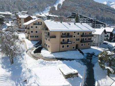 Aprica Luxury Lodge - BILO - WIFI - Box - Piscina - Magnolta
