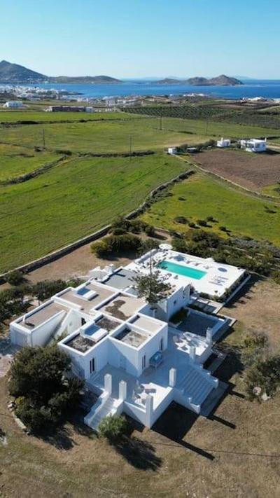 The Meltemi House, on the Outskirts of Naousa