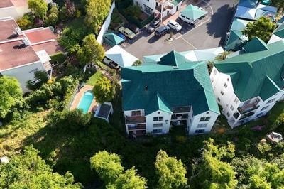 Tranquil 2 bedroom with Balcony, Pool, Walk to Beach!