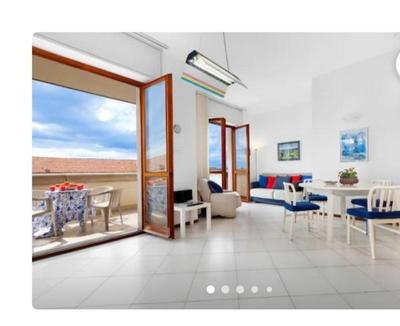 Glamour House Sorrento