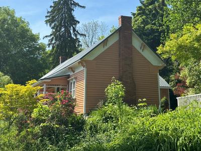 Historic 1818 Riverfront Cottage