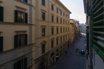 Calzaioli Apartment - Steps from the Duomo