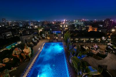 MAY DE VILLE Corner Hotel