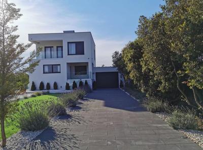Modern Villa with Private Heated Pool and Lounge Area for a Relaxing Stay