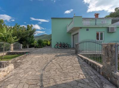 Sunny Escape Holiday Home Dicmo with Pool and Gym