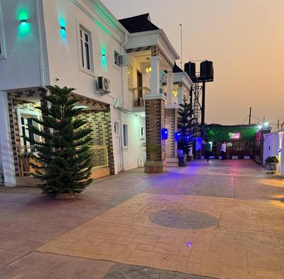 Denver Luxury Suites, Sagamu