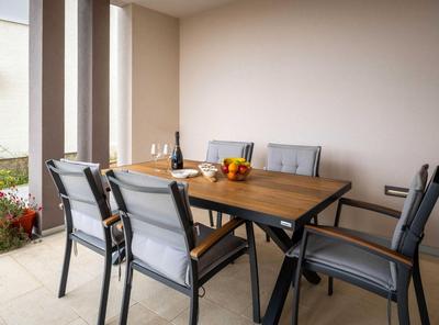 Spacious Povljana Apartment with Sea View and Terrace