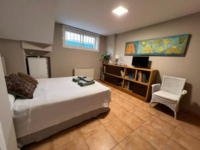 IFEMA 5 minutes Airport 10 minutes Private room with bathroom independent entrance