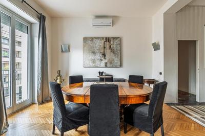 Luxury 4 bedrooms apartment in the center of Milan