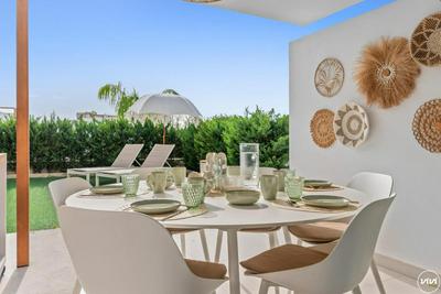 ViVi Homes - Sublime Close to the beach, Garden, Pool & Hot Tub