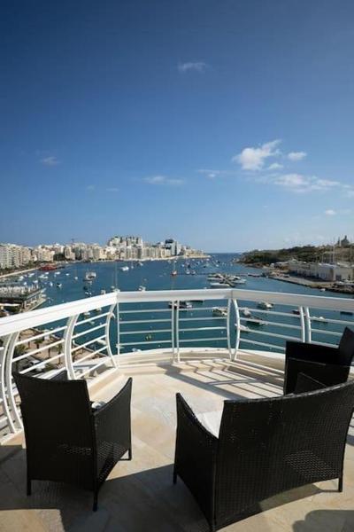 Panoramic seaview apartment