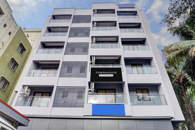 Super Townhouse Amanora Park Town