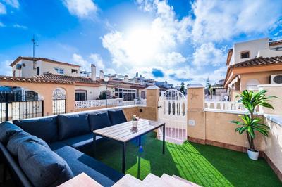 Modern Sunny Corner Townhouse with Spacious Garden, Private Rooftop Terrace, and Stunning Views