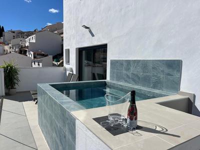 La LIPA SUITES con piscina privada