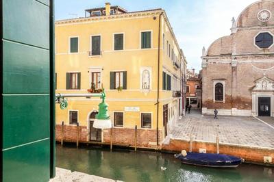 Canal View Luxury Heritage Retreat 2 Bedroom