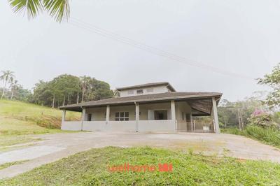 Casa em Parelheiros com Piscina e Churrasqueira