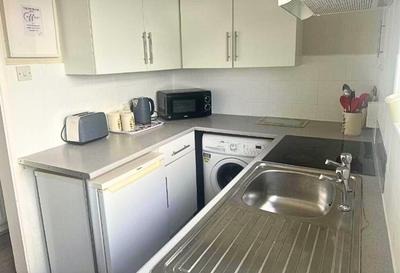 Lovely & Comfy 2BR City Centre - Walking Distance to High Street by EverHome ltd