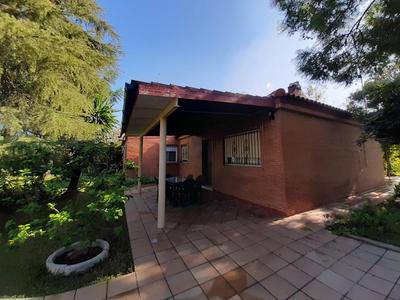 Precioso chalet próximo a Sevilla con jardín y piscina privada 8 personas Wifi gratis 2 salones 4 dormitorios 2 baños
