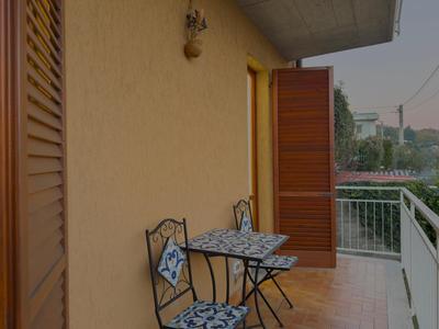 LUCKY LAKE HOUSE - Free Wi-Fi and Private Parking Included