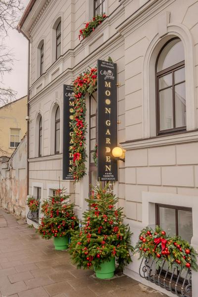 Moon Garden Old Town Hotel