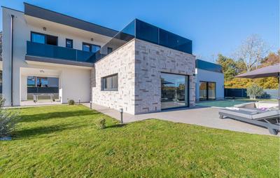 Nice Home In Labin With Sauna