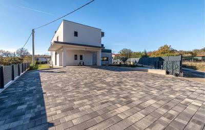 Jacuzzi And Sauna Villa
