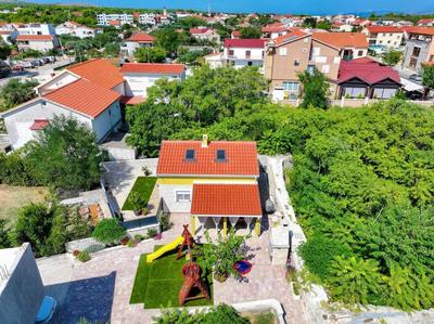 Hidden Oasis - pool, playground - 3 min from the beach