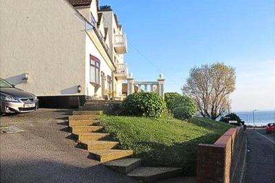 3BR Shorefield Cottage with Stunning Sea Views! Private Terrace and Parking - Walking distance to Westcliff Beach and Cliffs Pavillion