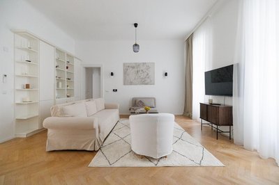 Ultra Spacious 3-Bedroom 3-Bath Steps from Vienna's Historic Heart