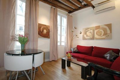 HolidaysInParis-Bourg Tibourg II