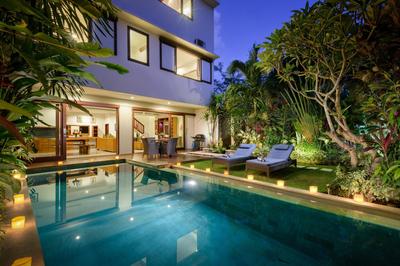 Echo Beach Townhouses
