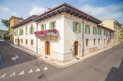 Lady Capulet Apartments