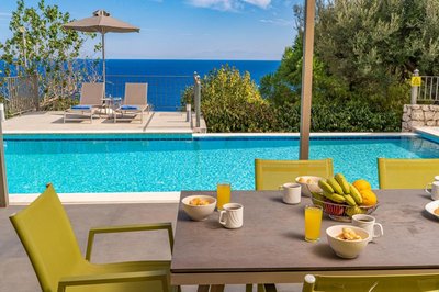 Villa Dinos with swimming pool