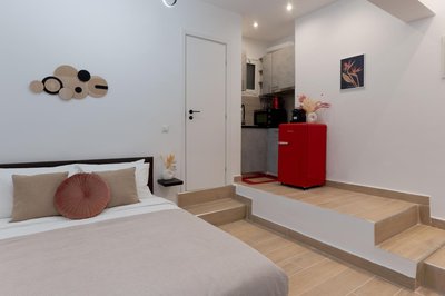 ARIS- Queen suite on the boulevard