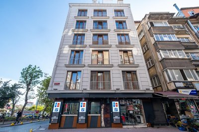 Lavin Hotel & Suites