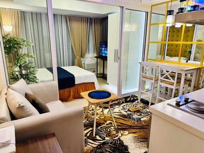 We Vibe, Azure Urban Resort Residences