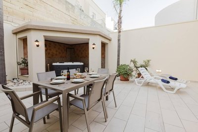 Mellieha villa w jacuzzi and pool table by Homely!