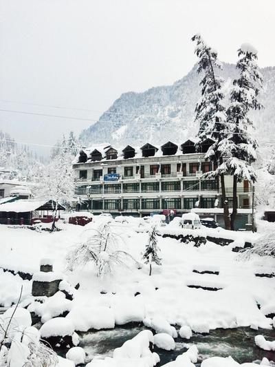 Hotel Satkar Residency - Riverside Old Manali