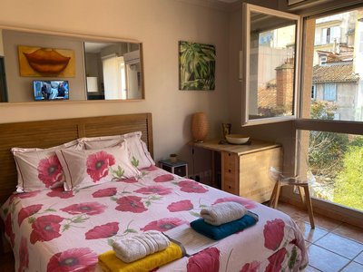 Meublé classé Carmes , entrée autonome, wifi, climatisé, petit parking privé