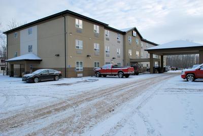Paradise Inn and Suites Redwater