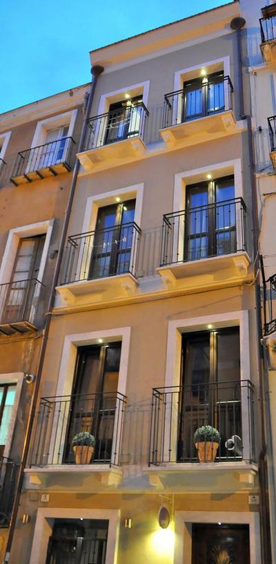 Oisife Apartments