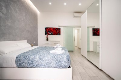 Casa di Carly - large cozy retreat in center