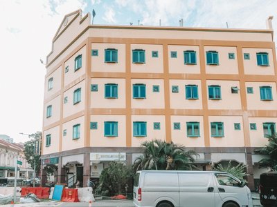 A Hotel Desker, Stay from 10PM to 9AM