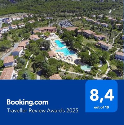 Duplex, piscines, animations près via Ardèche, centre équestre- sans draps ni serviettes