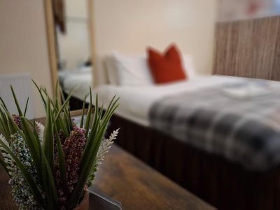 The Green Light House Studio 24 - Free Private Parking