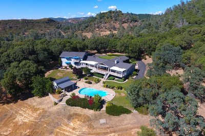 'Whispering Oaks Estate' w/ Pool & View in Murphys