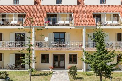 Albouro Seafront Apartments